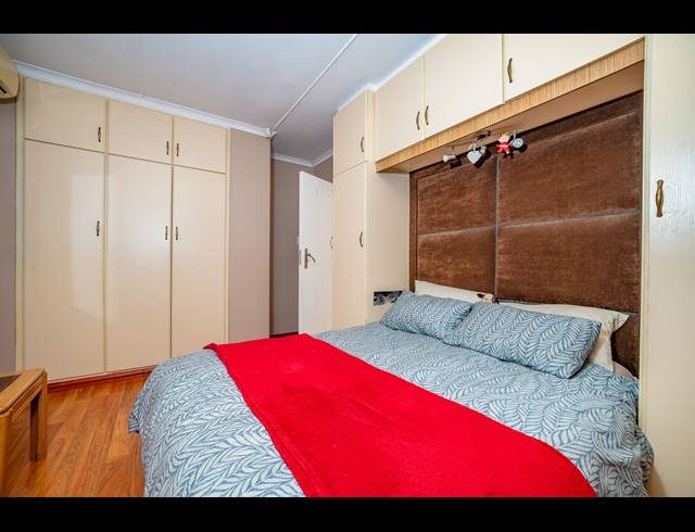 3 BEDROOM FREEHOLD FOR SALE IN HILLARY